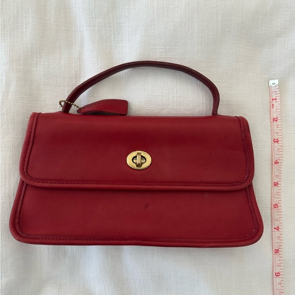 Rare Coach Geometric Clutch bag in red glovetanned leather - Picture 11 of 12
